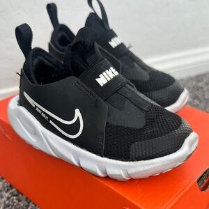 Nike Flex Runner 2 size 6c